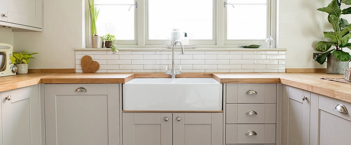 Cómo planificar la zona del fregadero en la cocina de tu hogar: materiales, consejos e ideas 