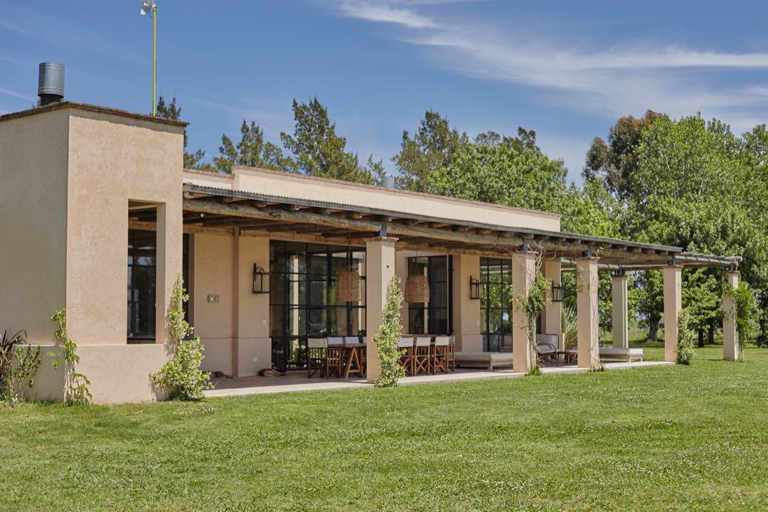 Diferentes tipos de galerias: de pérgolas a techos traslúcidos, estilos y materiales